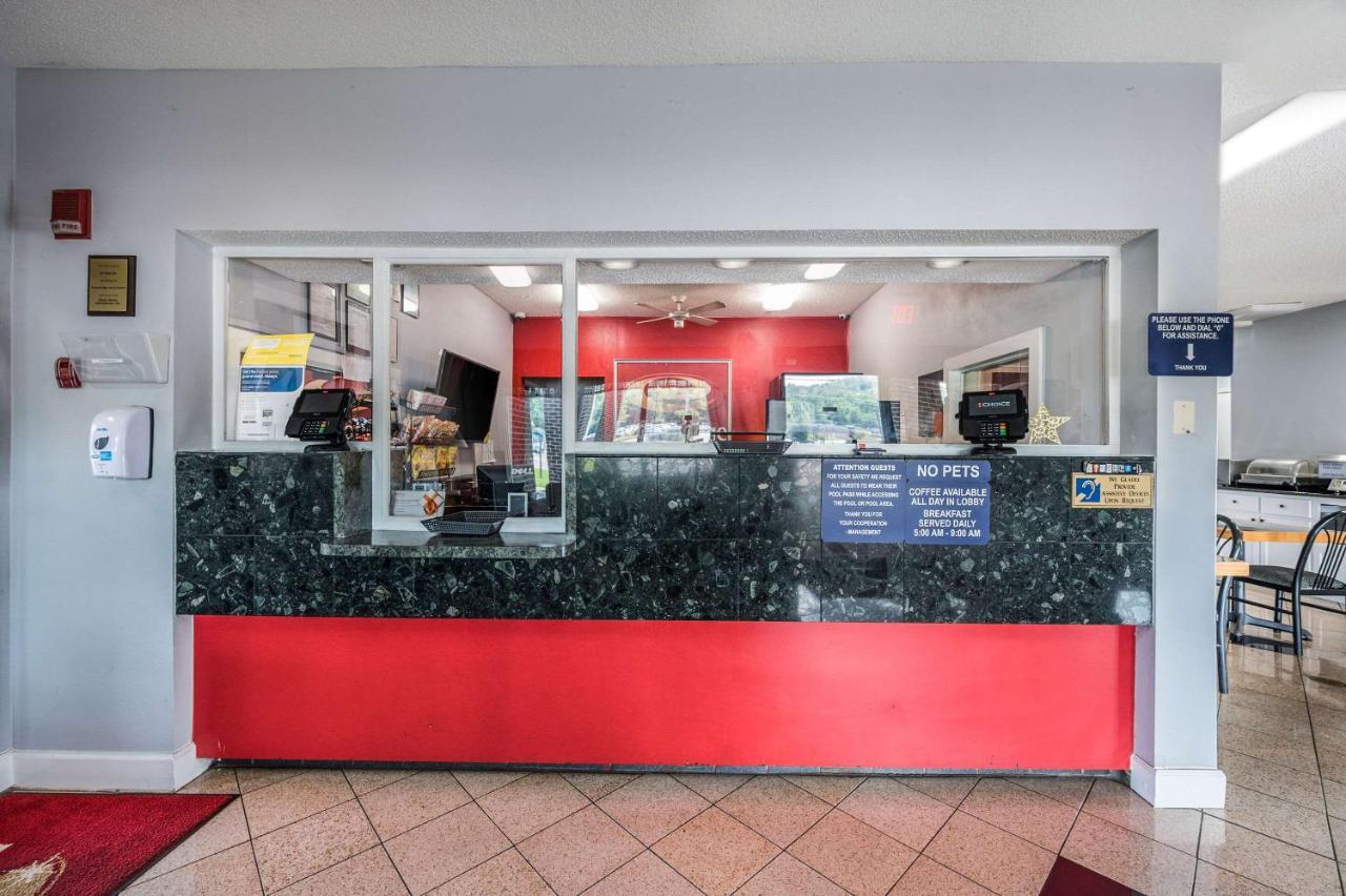 Econo Lodge Inn & Suites University Гантсвілл Екстер'єр фото
