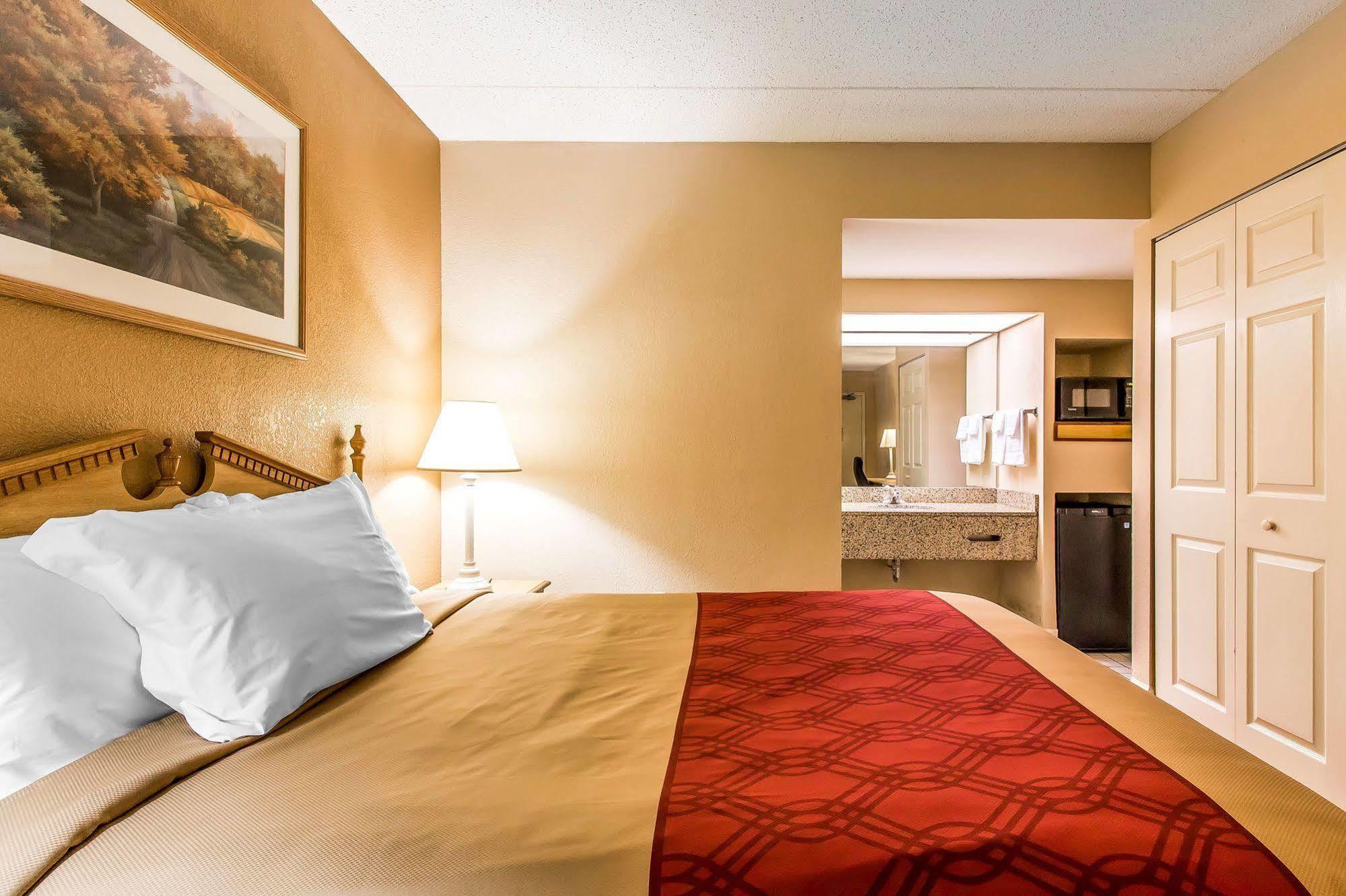 Econo Lodge Inn & Suites University Гантсвілл Екстер'єр фото